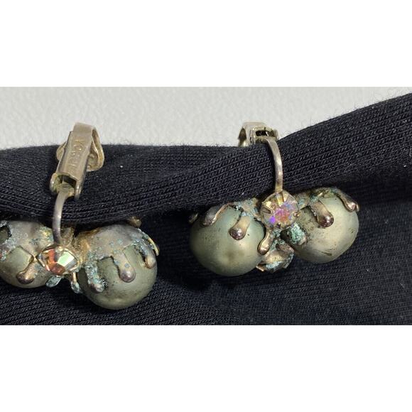 Vintage Iridescent green lucite Glass bead Clip Earrings Rhinestone - Picture 4 of 7